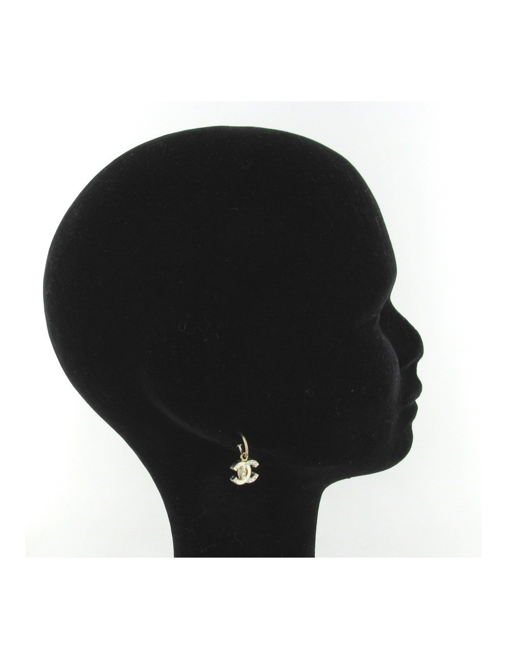 Clous d'oreilles CC émaillé blanc CHANEL