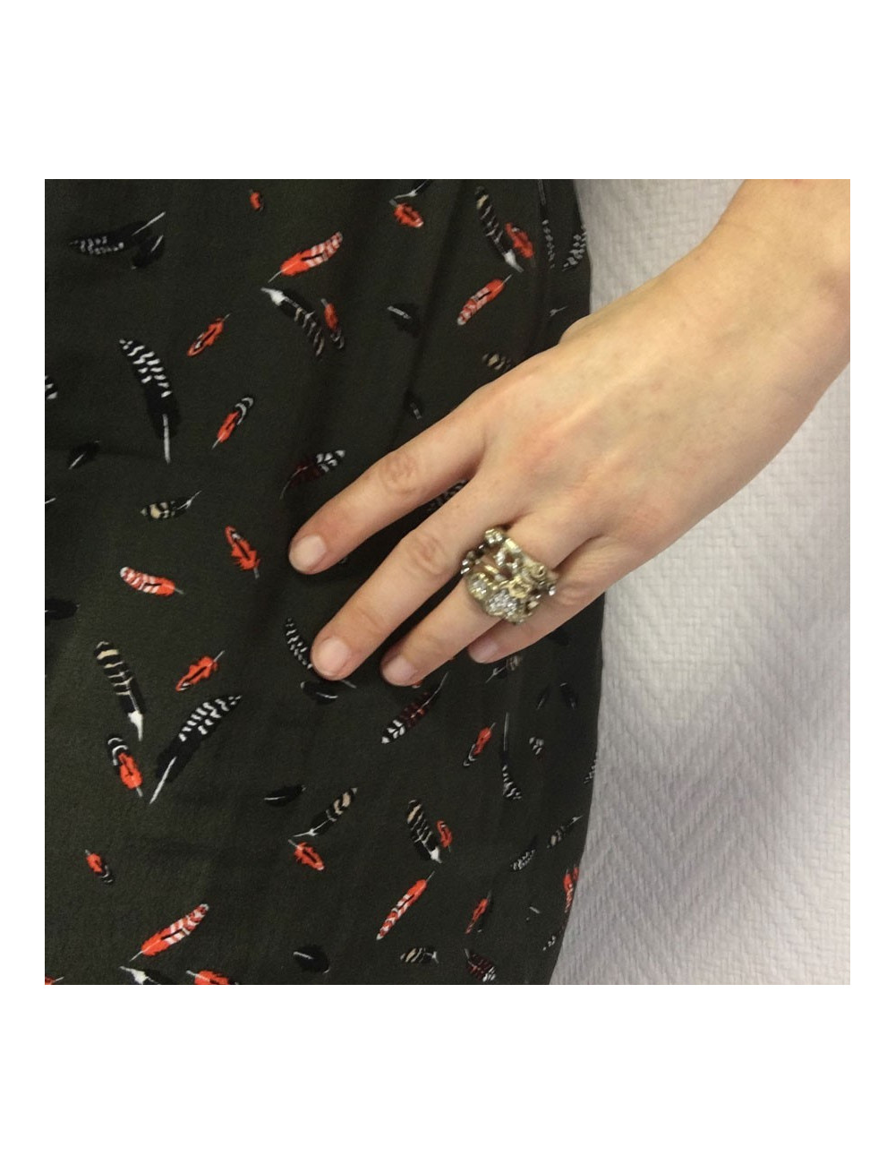 Ring CHANEL gold and rhinestone size 52