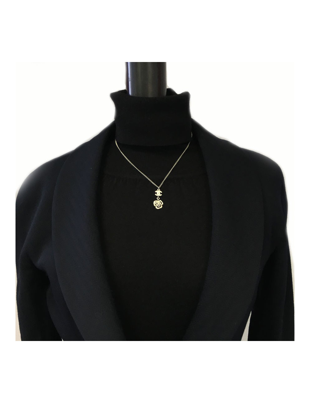 xxx Collier CHANEL en métal argenté et strass