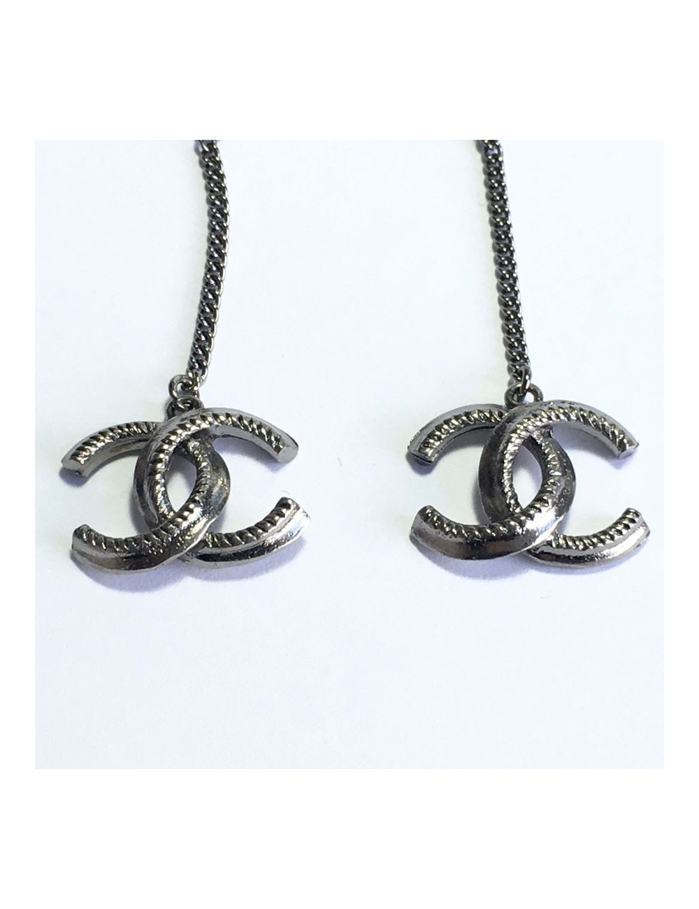 xxx Boucles d'oreille clous pendants CHANEL en métal argenté