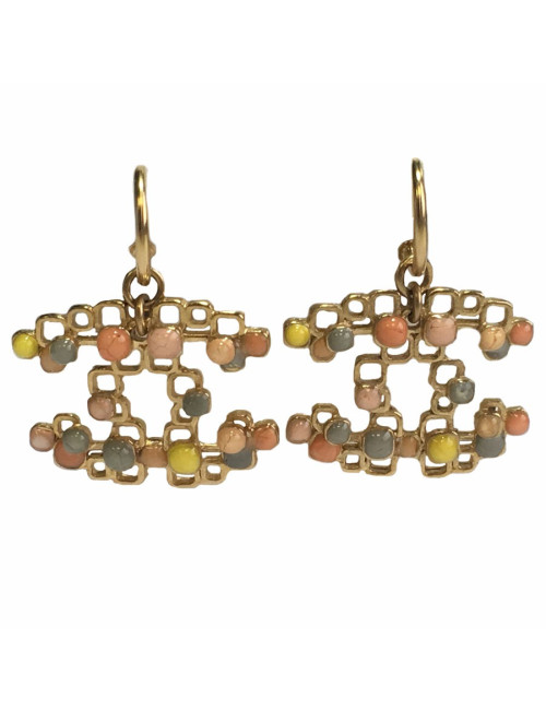 Boucles d'oreille clous CC CHANEL doré et pâte de verre multicolore