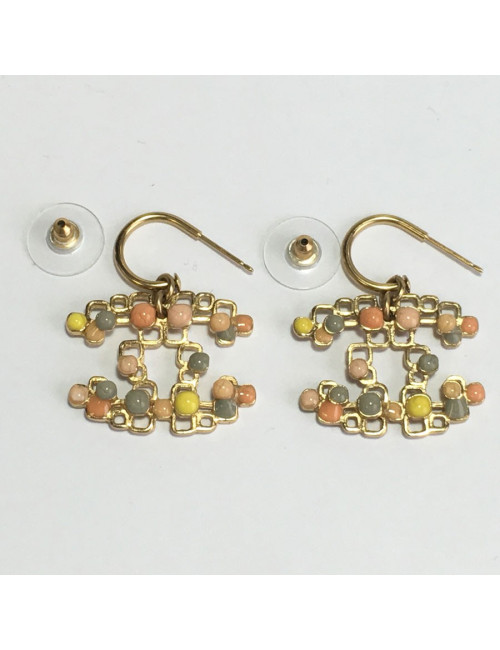 Boucles d'oreille clous CC CHANEL doré et pâte de verre multicolore