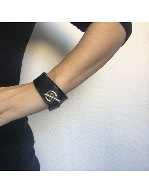 xxx Bracelet HERMES en cuir noir et boucle en argent massif