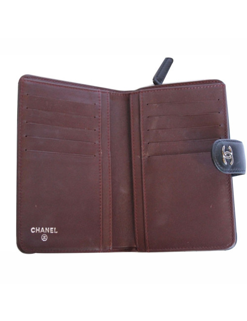 Black CHANEL quilted leather wallet