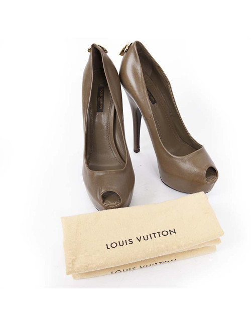 Escarpins LOUIS VUITTON T39 cuir kaki
