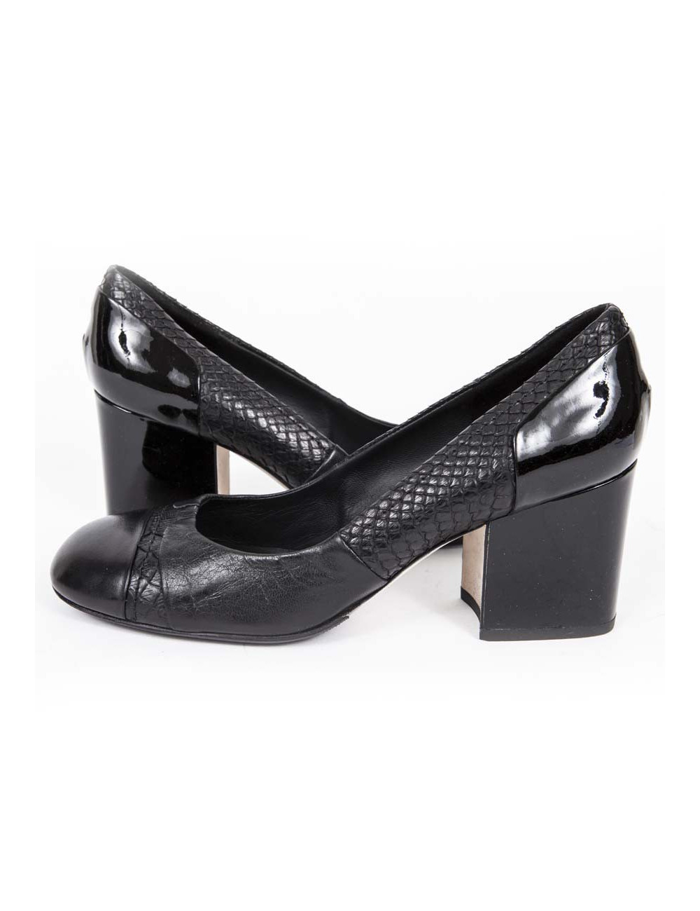 CHANEL T 38 leather and black python pumps