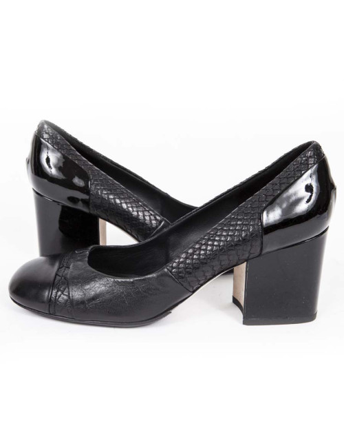 CHANEL T 38 leather and black python pumps