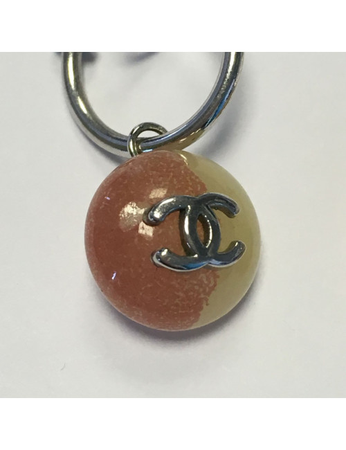 Boucles d'oreille clous CHANEL beige et rose