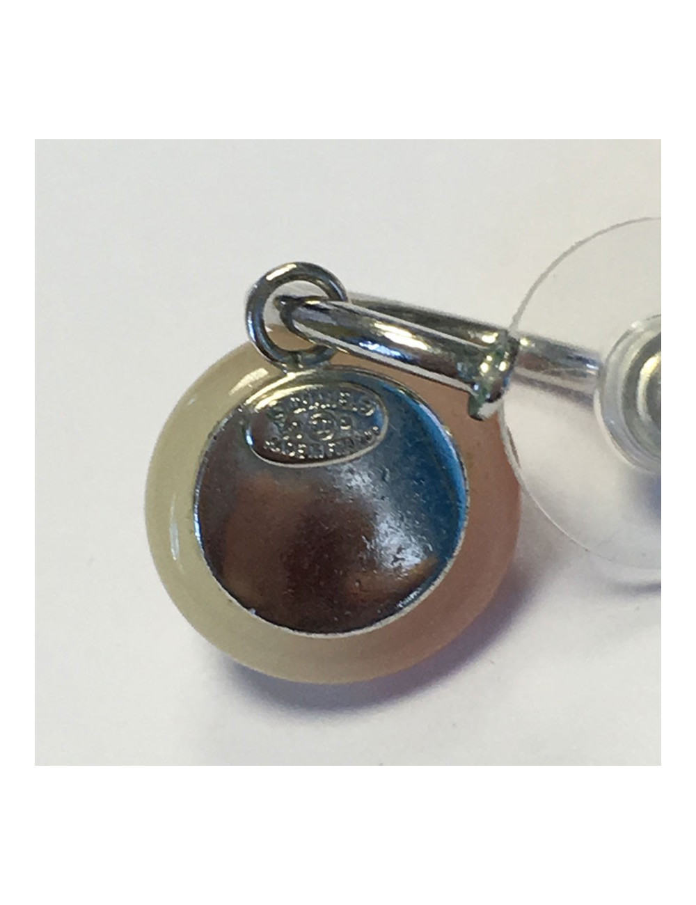 Boucles d'oreille clous CHANEL beige et rose