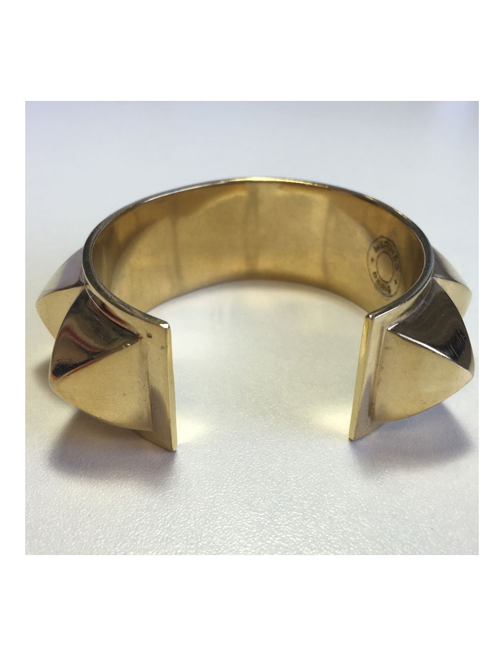 xxx Bracelet HERMES CDC en métal doré rigide