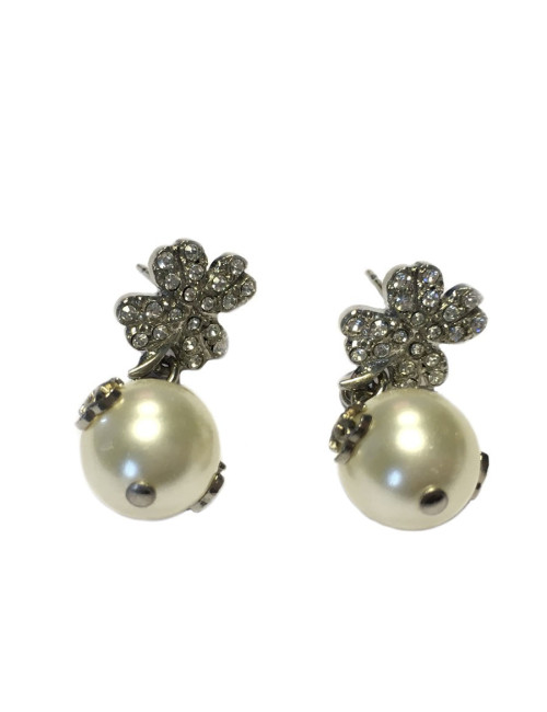 Boucles d'oreilles CHANEL trèfle strass et perle