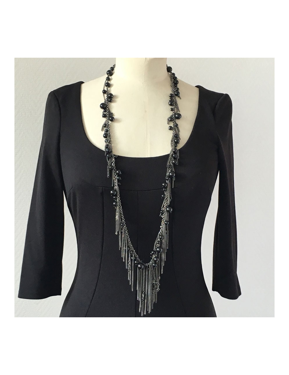 xxx Sautoir CHANEL perles noires et chaînes argentées