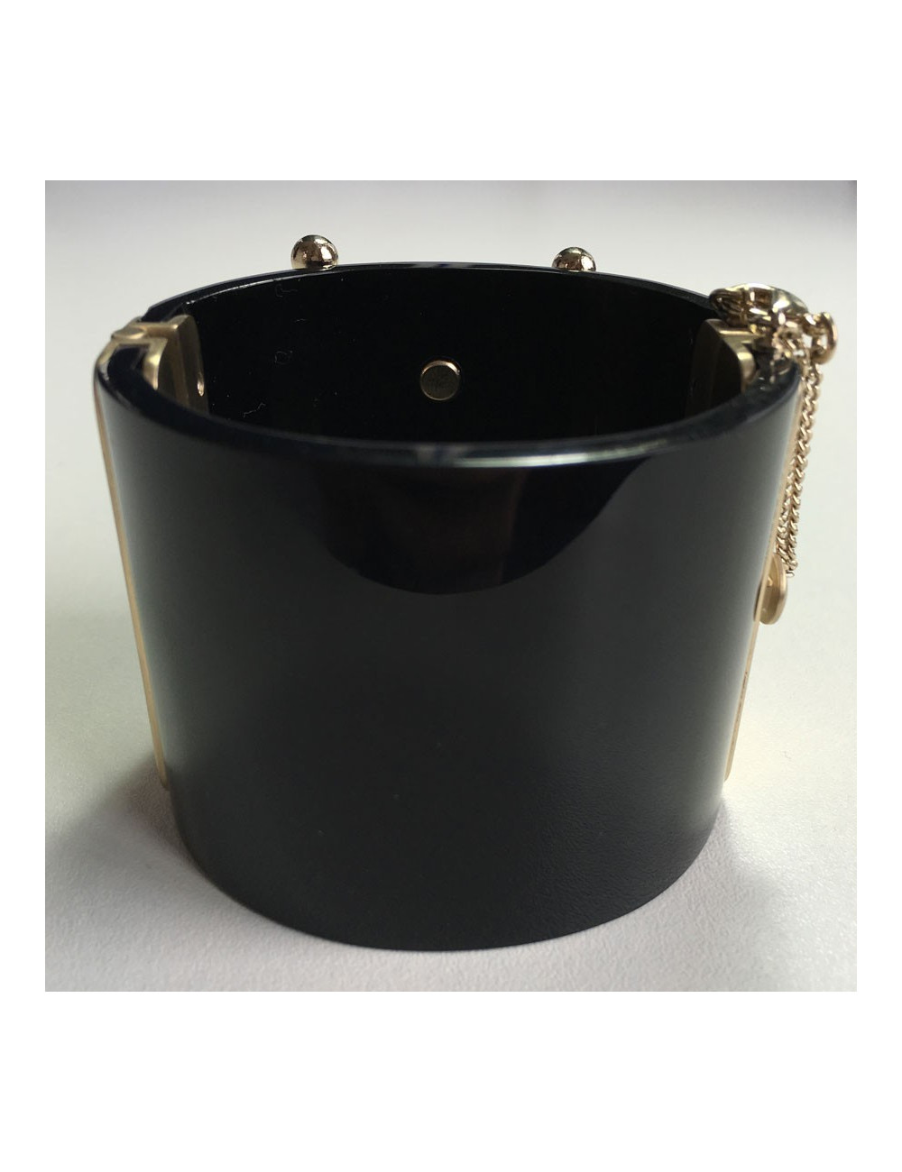 CHANEL "Paris-Dallas" cuff in black resin and jewellery gold metal