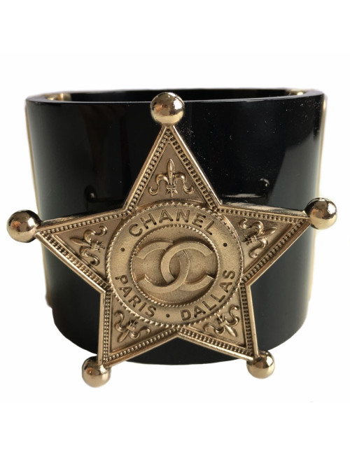 CHANEL "Paris-Dallas" cuff in black resin and jewellery gold metal