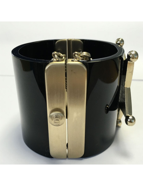 CHANEL "Paris-Dallas" cuff in black resin and jewellery gold metal