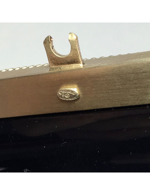 Manchette byzantine CHANEL en résine noire, métal doré et pâte de verre