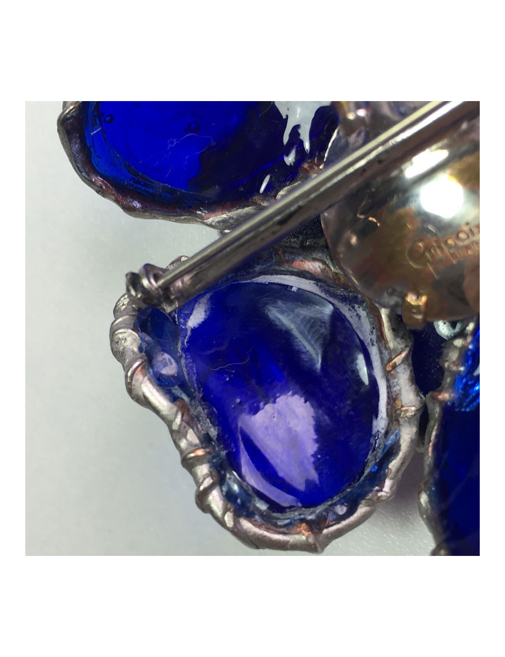 Sapphire glass GRIPOIX brooch