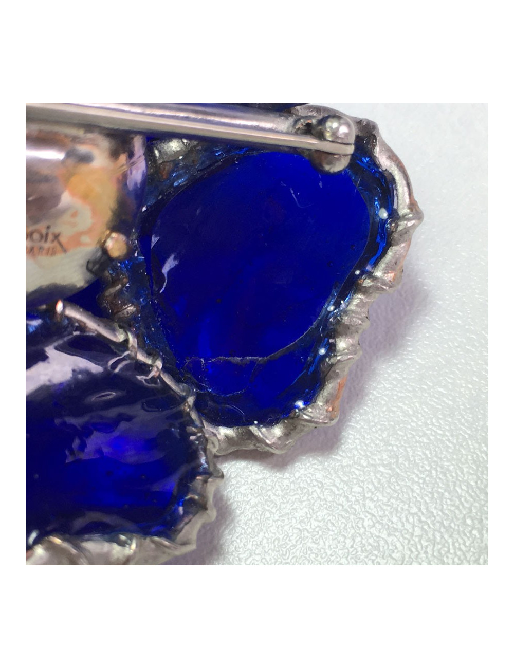 Sapphire glass GRIPOIX brooch