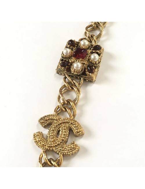 Sautoir  "Paris-Bombay " CHANEL en métal doré, CC et pâte de verre multicolore