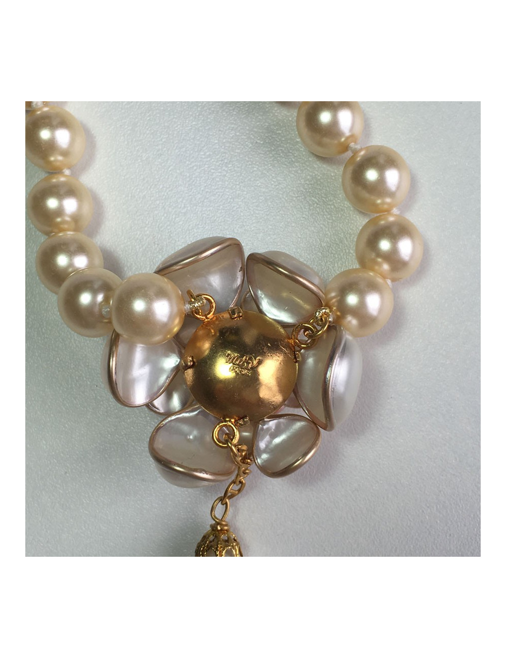 Collier camélia MARGUERITE de VALOIS en perles nacrées ivoire