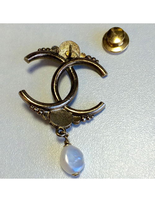 CHANEL CC metal gold, pearly pearls and rhinestone pins