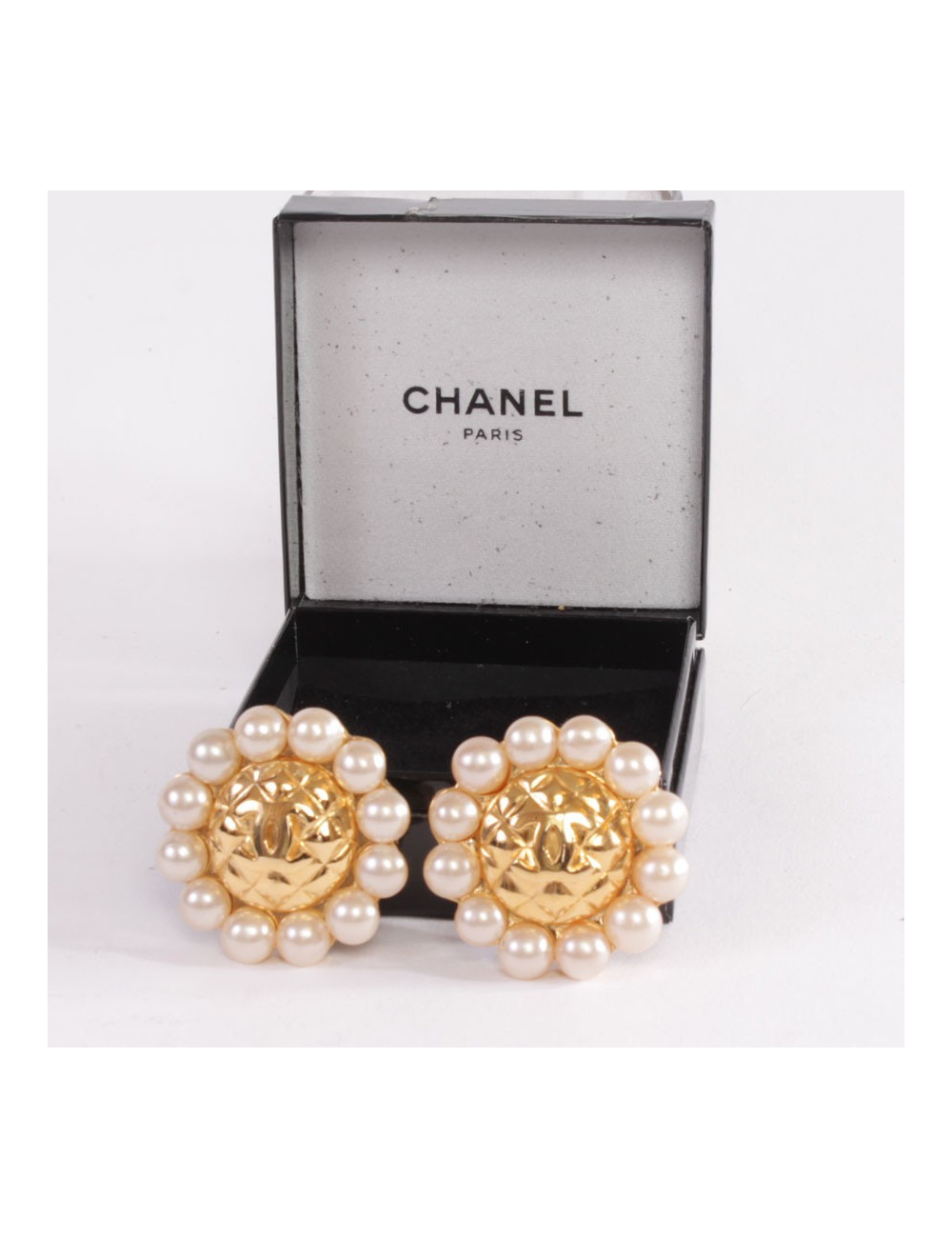 Boucles d'oreille clips CHANEL Couture Matelassées