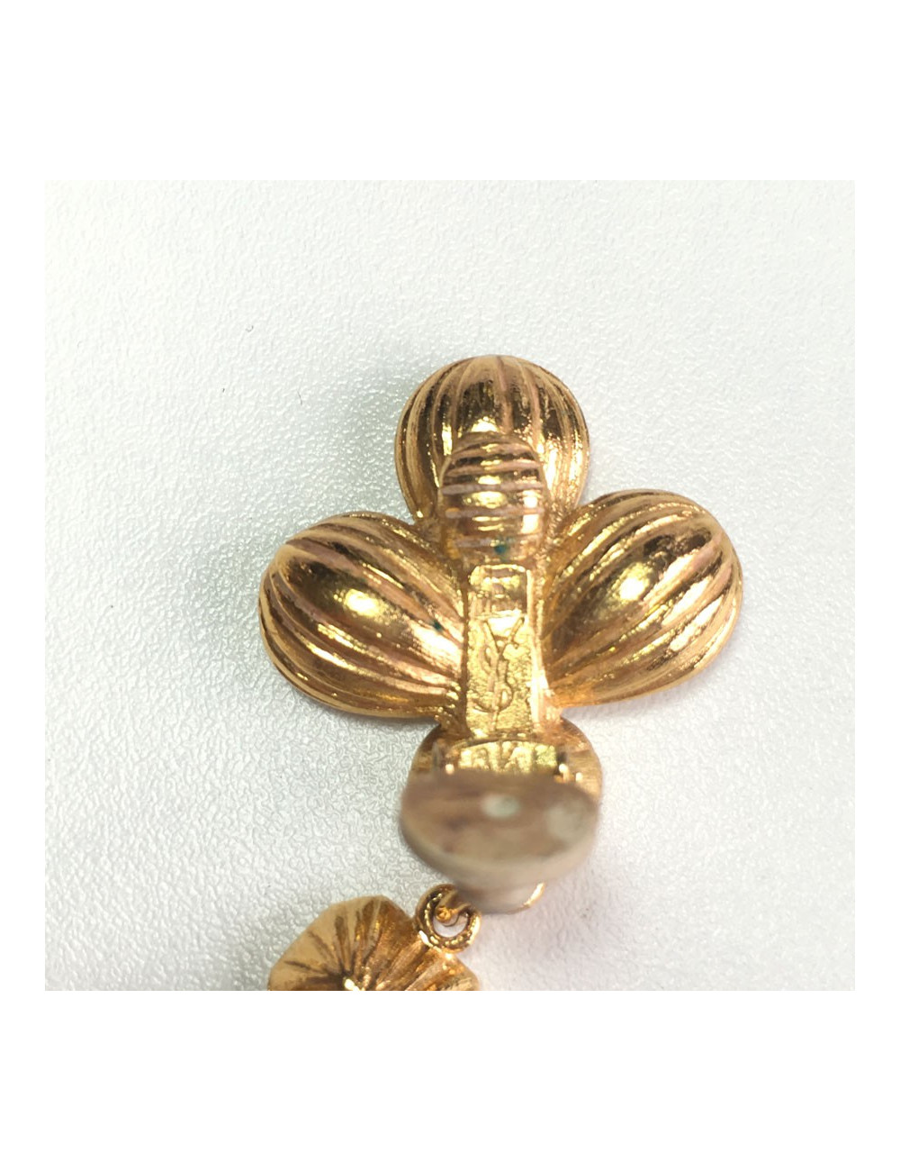 xxx Boucles d'oreille clips pendants YSL YVES SAINT LAURENT en métal doré