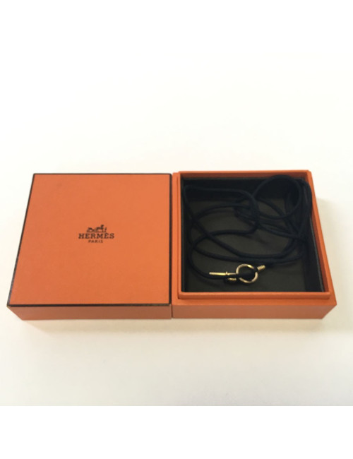 xxx Collier HERMES en or et cordon en tissu noir