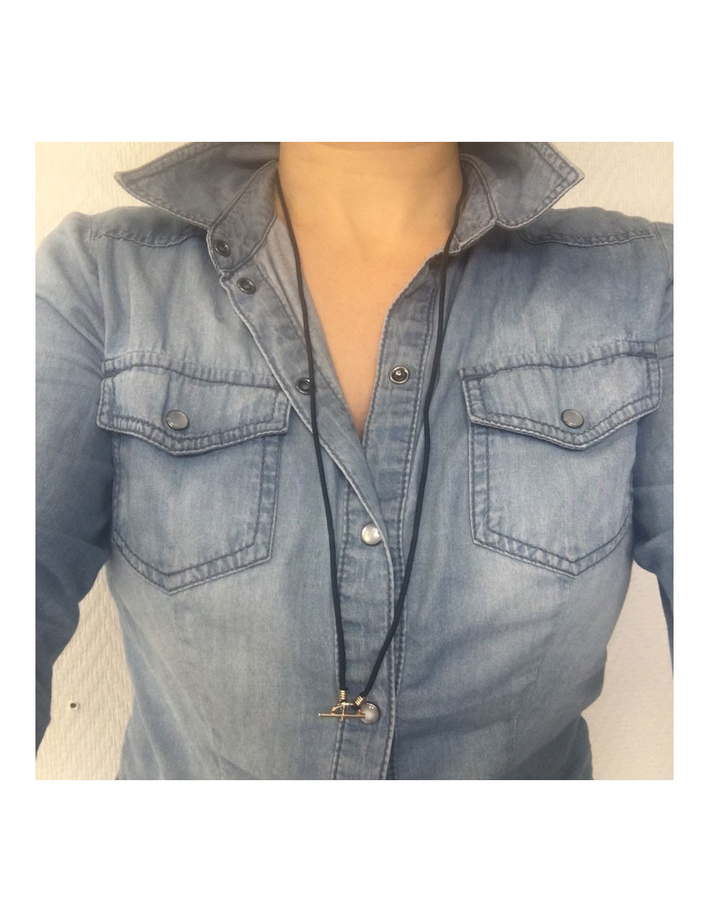 Collier HERMES en or et cordon en tissu noir