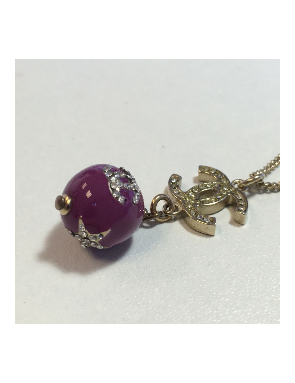 Gold metal, cc, round pendant necklace CHANEL purple and rhinestones