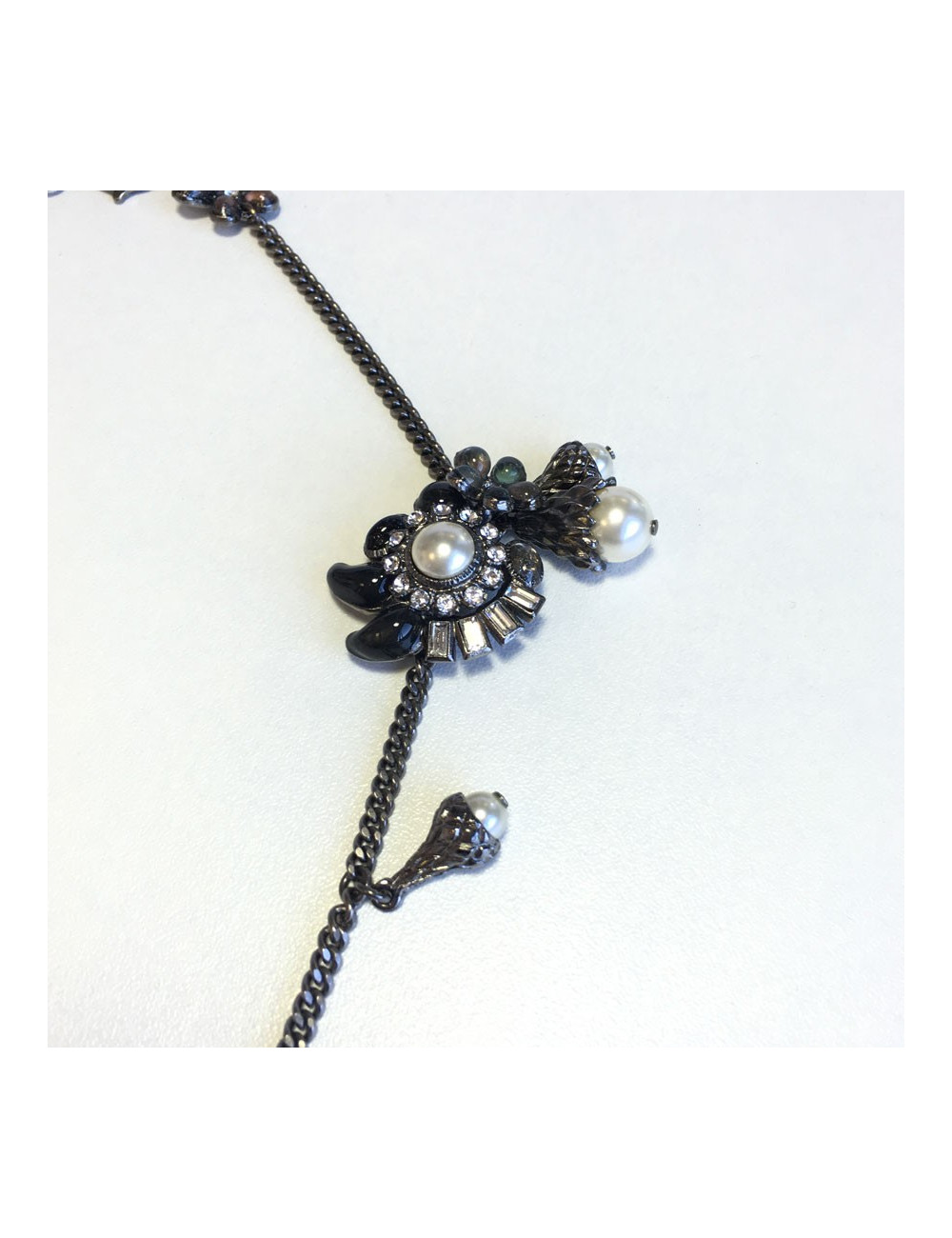 Belt necklace CHANEL chain silvery, pearly beads, flowers and CC