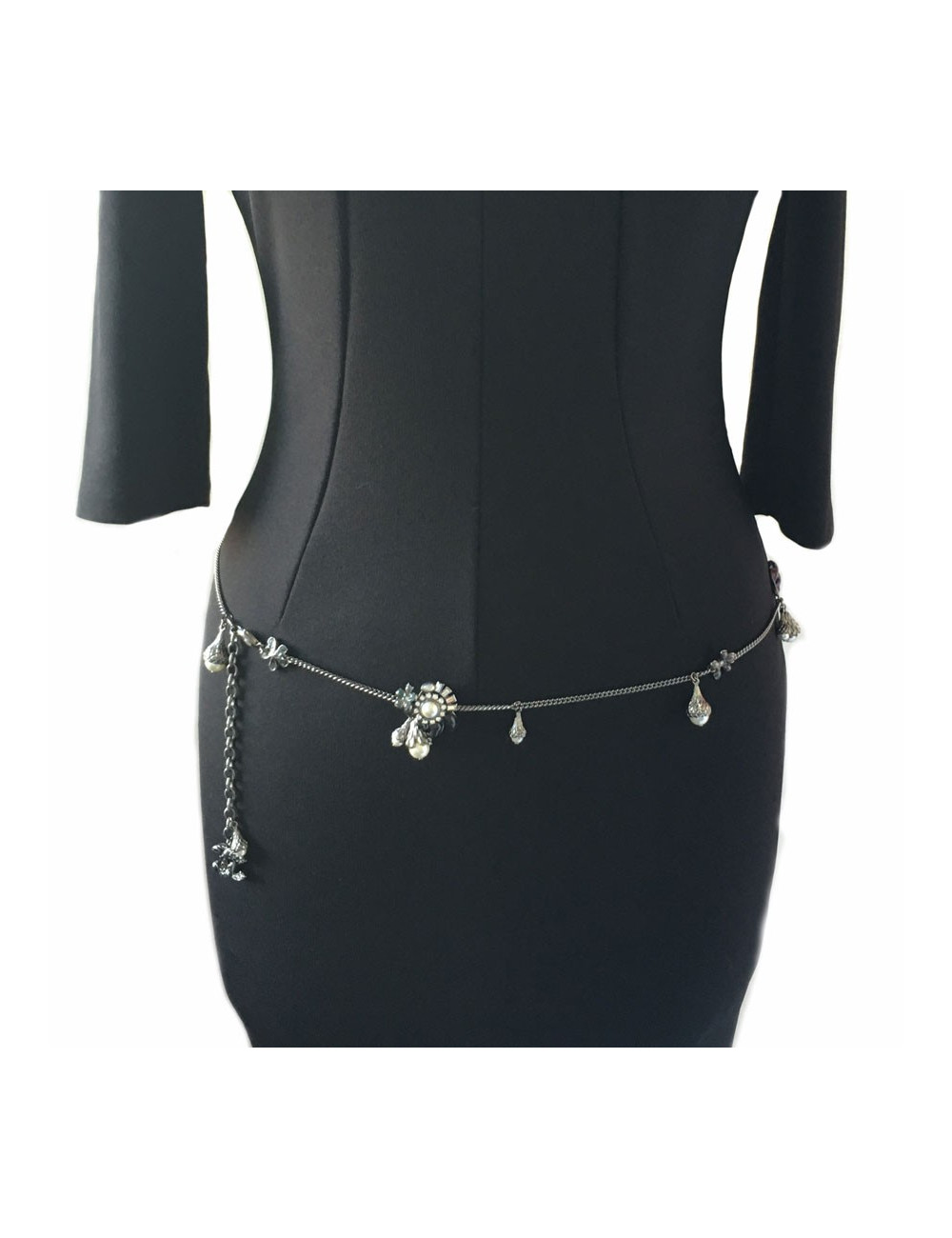 xxx Ceinture sautoir CHANEL en chaine argentée, perles nacrées, fleurs  et CC