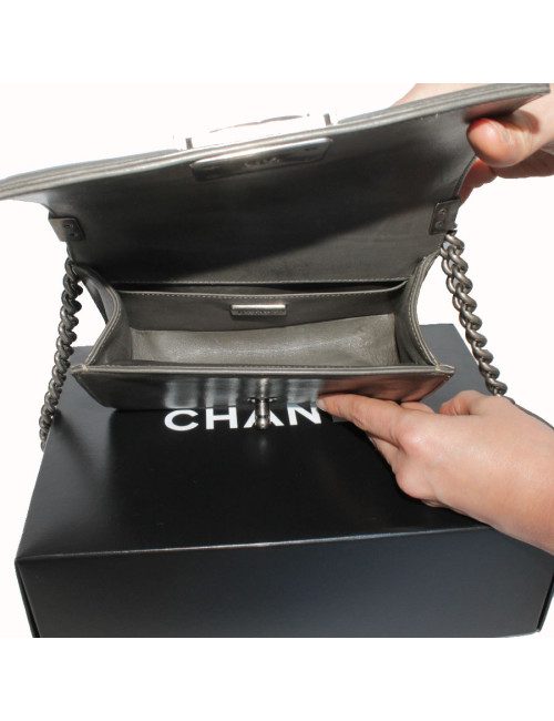 Sac "Boy" CHANEL en galuchat