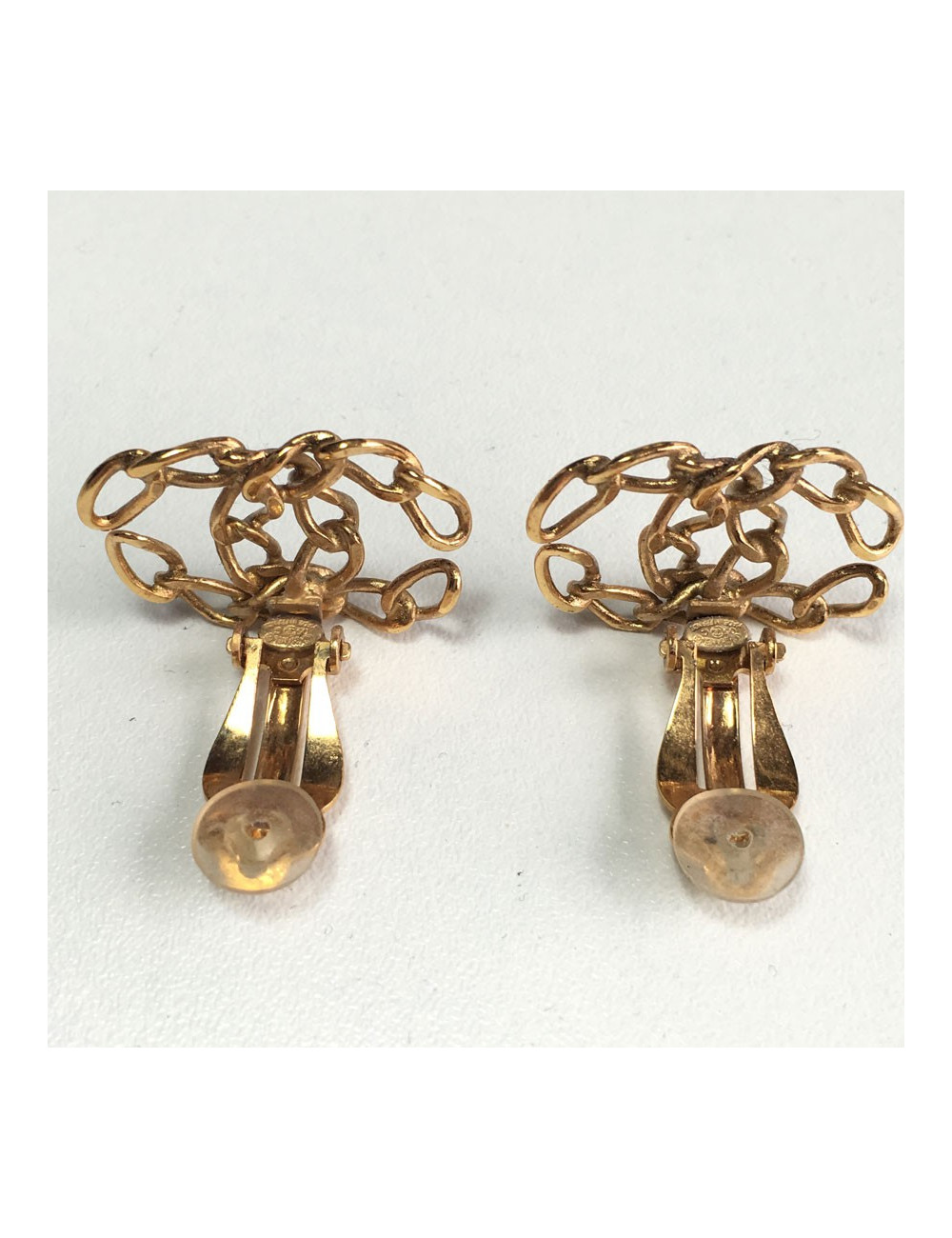 Boucles d'oreille Clips CHANEL CC en métal doré