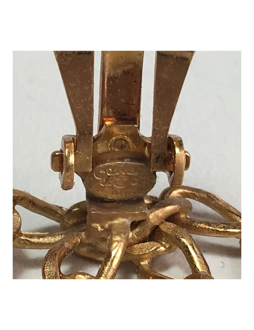 Gold metal Clips CHANEL CC earrings