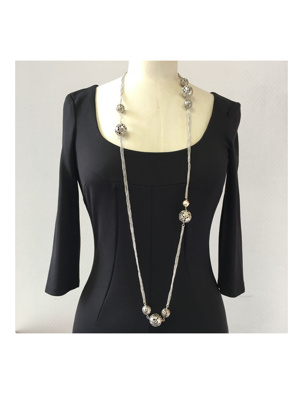 MARGUERITE of VALOIS 'Sphère' necklace in silver