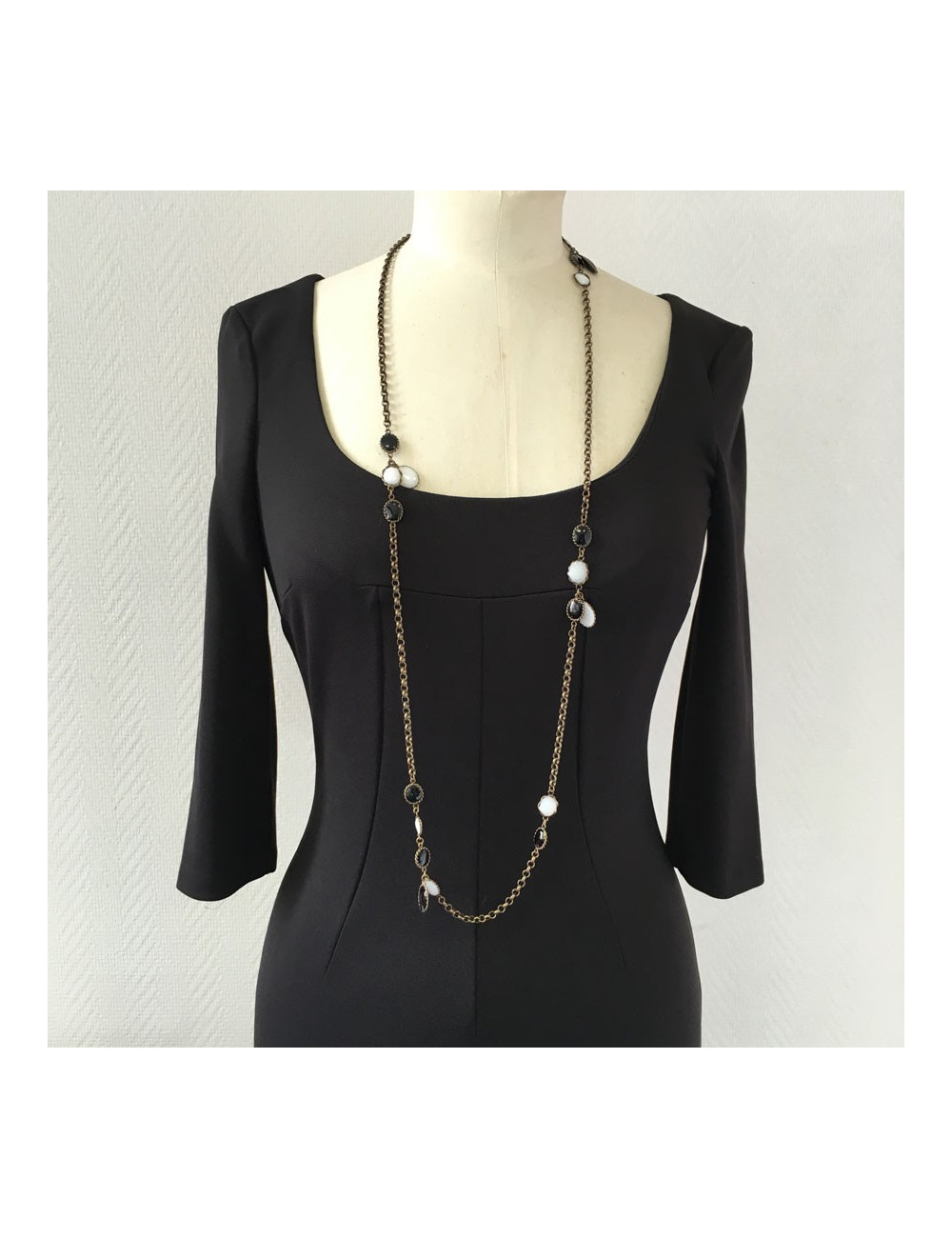 Necklace MARGUERITE of VALOIS gold chain and black and white glass paste