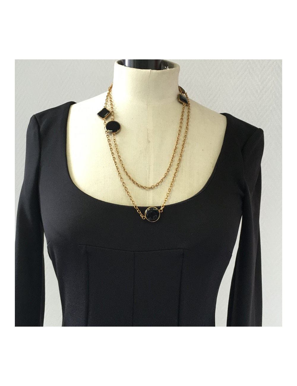 MARGUERITE of VALOIS golden chain and glass paste black necklace