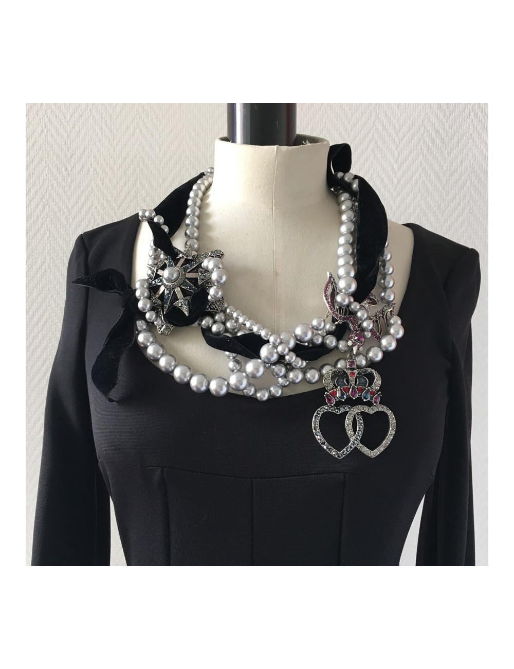 Collier LANVIN ras de cou coeur, étoile et oiseau en perle et métal