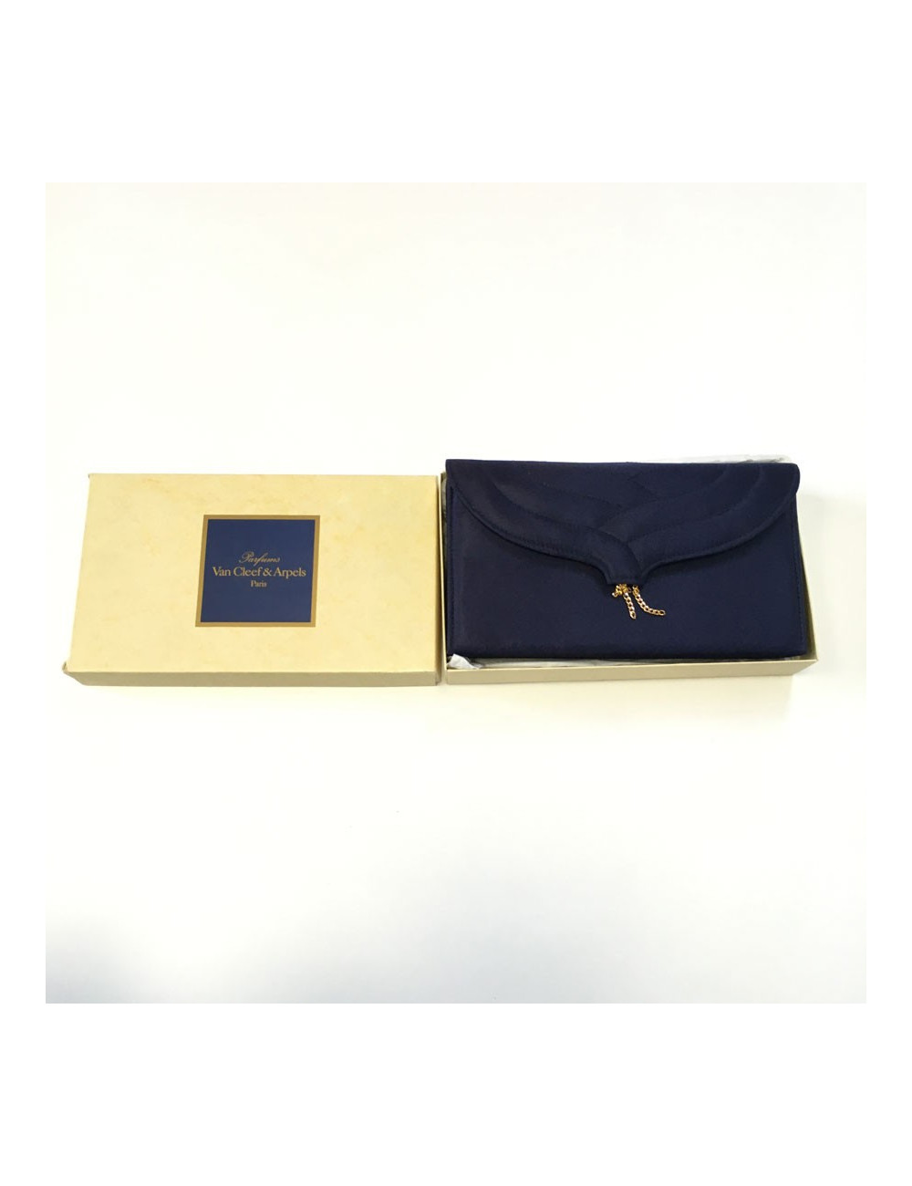 Pochette du soir VAN CLEEF & ARPELS bleue satinée