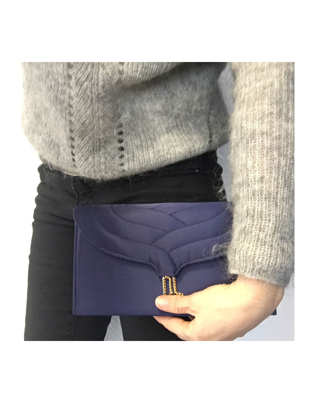 Pochette du soir VAN CLEEF & ARPELS bleue satinée