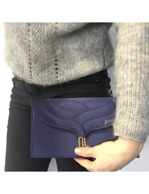 Pochette du soir VAN CLEEF & ARPELS bleue satinée