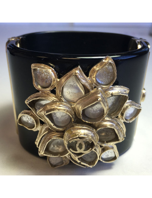 CHANEL cuff in black resin and flower in gold metal and transparent resin
