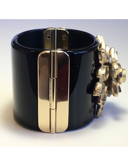 CHANEL cuff in black resin and flower in gold metal and transparent resin