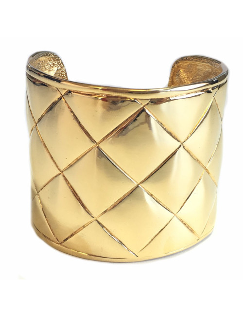 CHANEL Couture cuff bracelet with a quilted effect in gilded metal