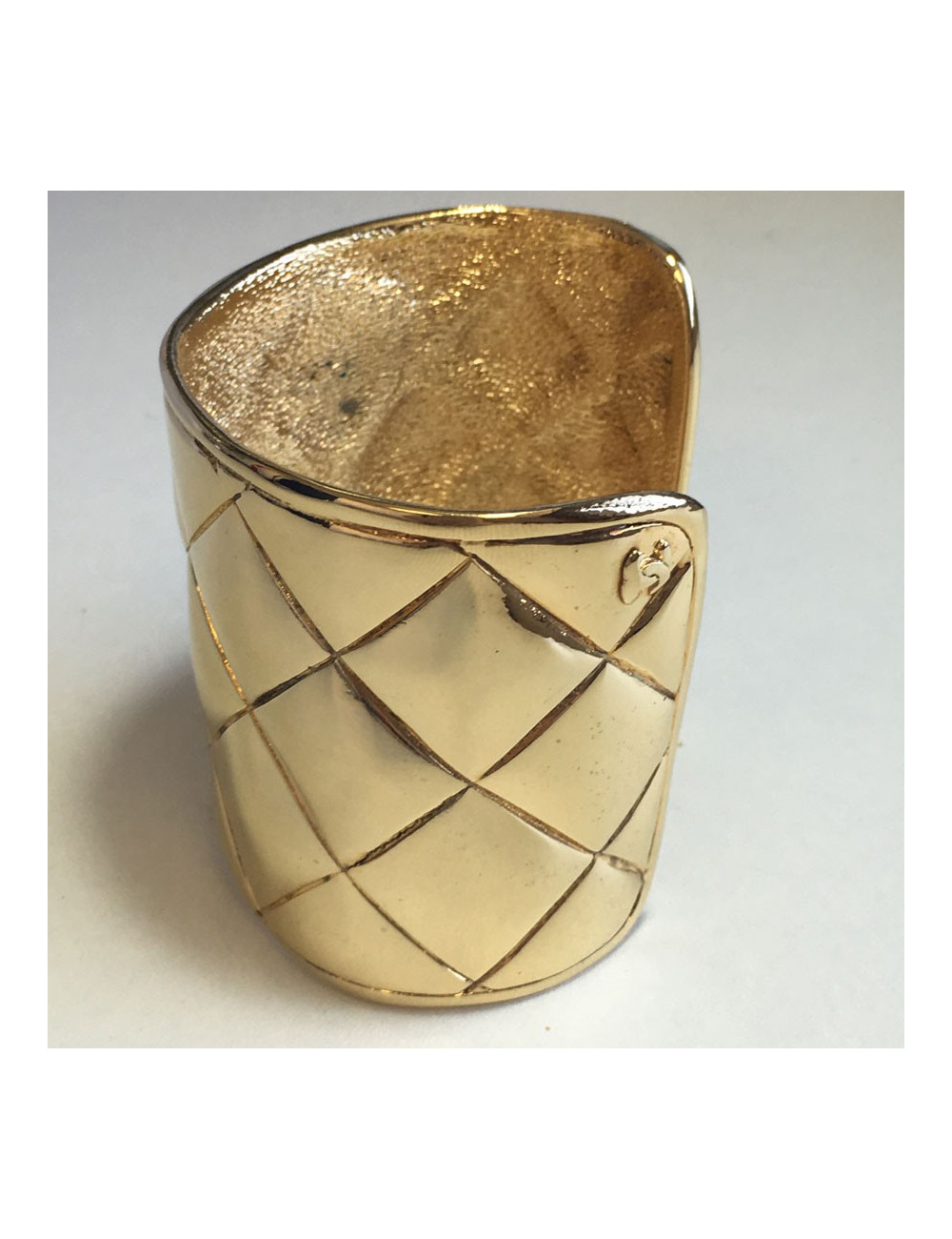 CHANEL Couture cuff bracelet with a quilted effect in gilded metal