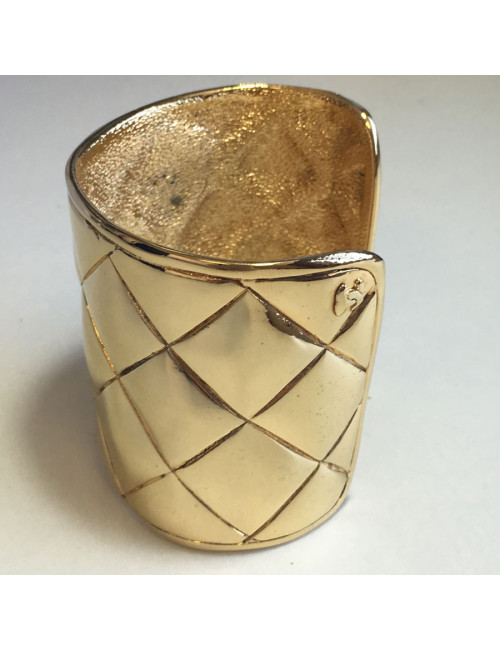CHANEL Couture cuff bracelet with a quilted effect in gilded metal