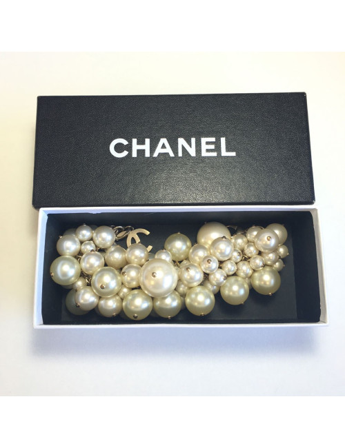 Bracelet CHANEL en perles nacrées