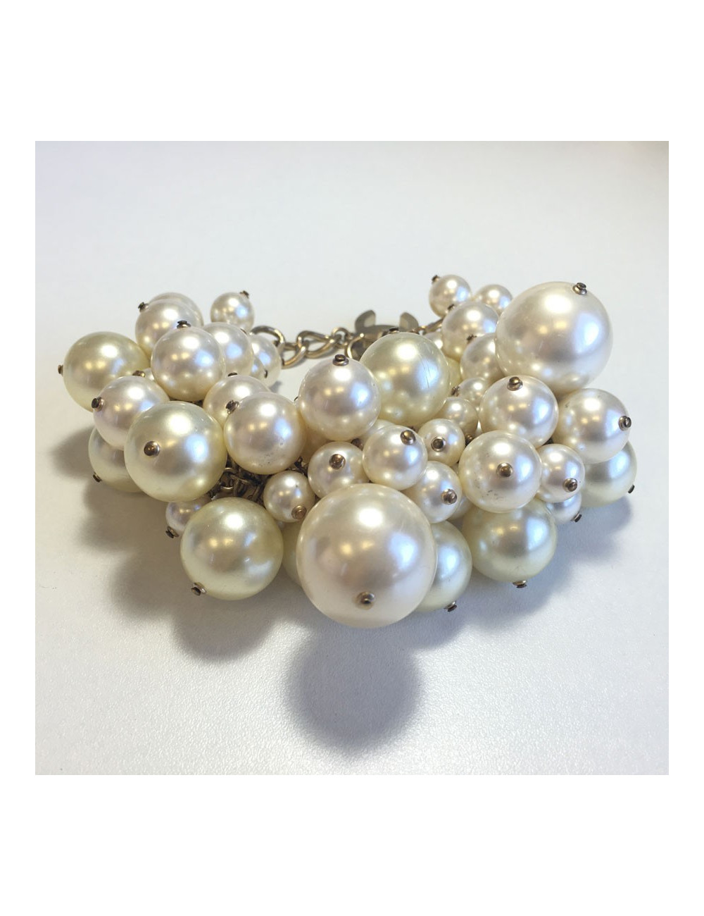 Bracelet CHANEL en perles nacrées