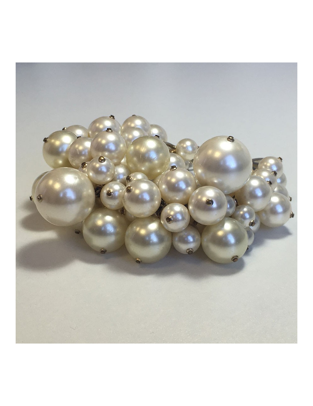 Bracelet CHANEL en perles nacrées